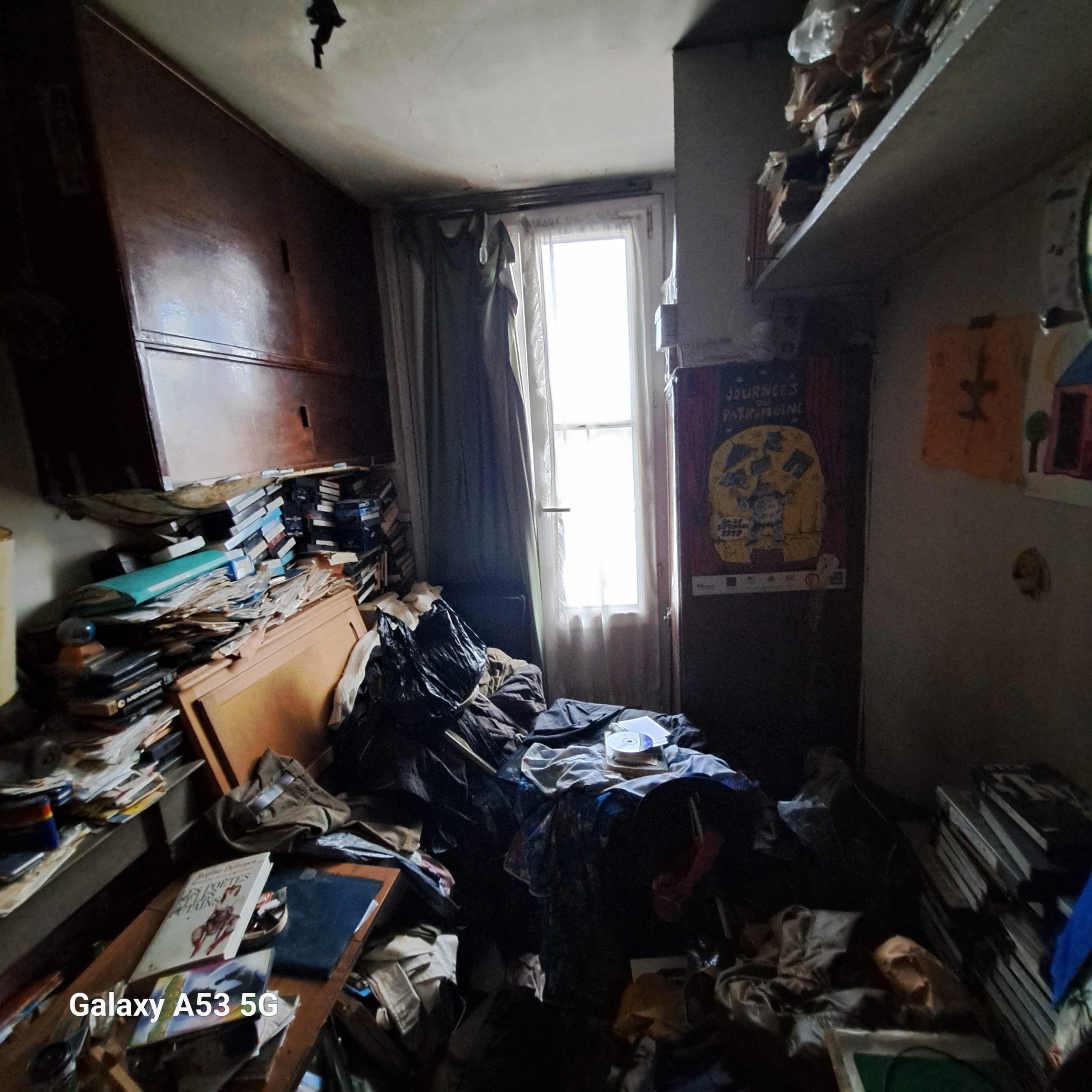 Comment évaluer le degré d'insalubrité d'un logement avant nettoyage 20250127 Chambre Balcon 1 Scaled